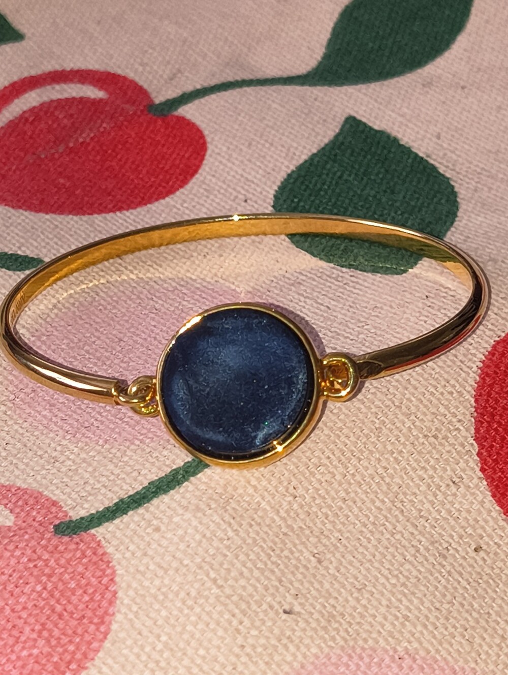 Beautiful Ann Taylor Gold Tone Bangle. Estate Find